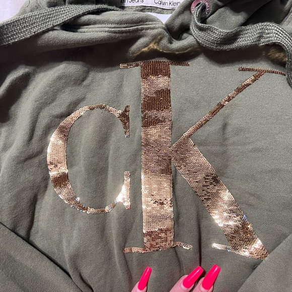 🧣🍁🌸💚Calvin Klein crop top olive green and gold sequence sweat shirt - Picture 2 of 5